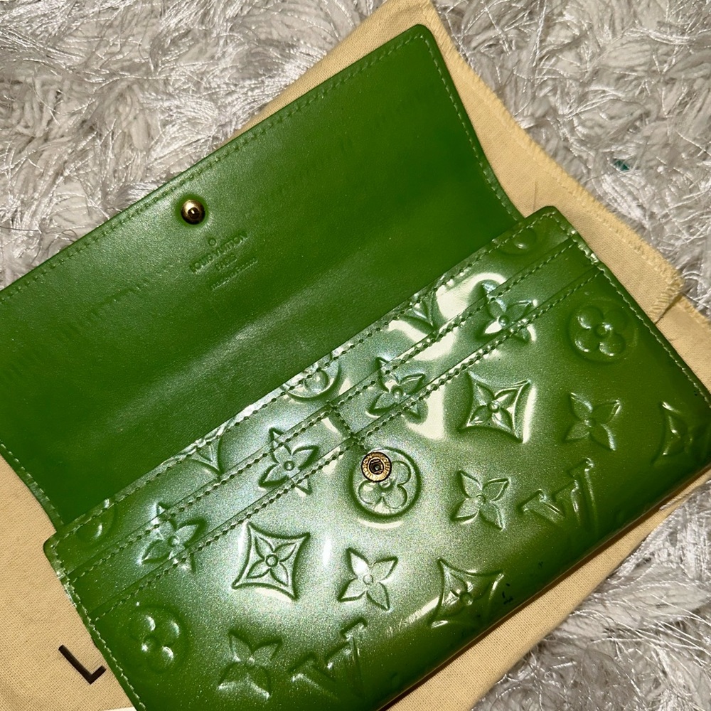 Louis Vuitton Sarah Wallet Monogram Vernis Vert Tonic - Picture 4 of 17